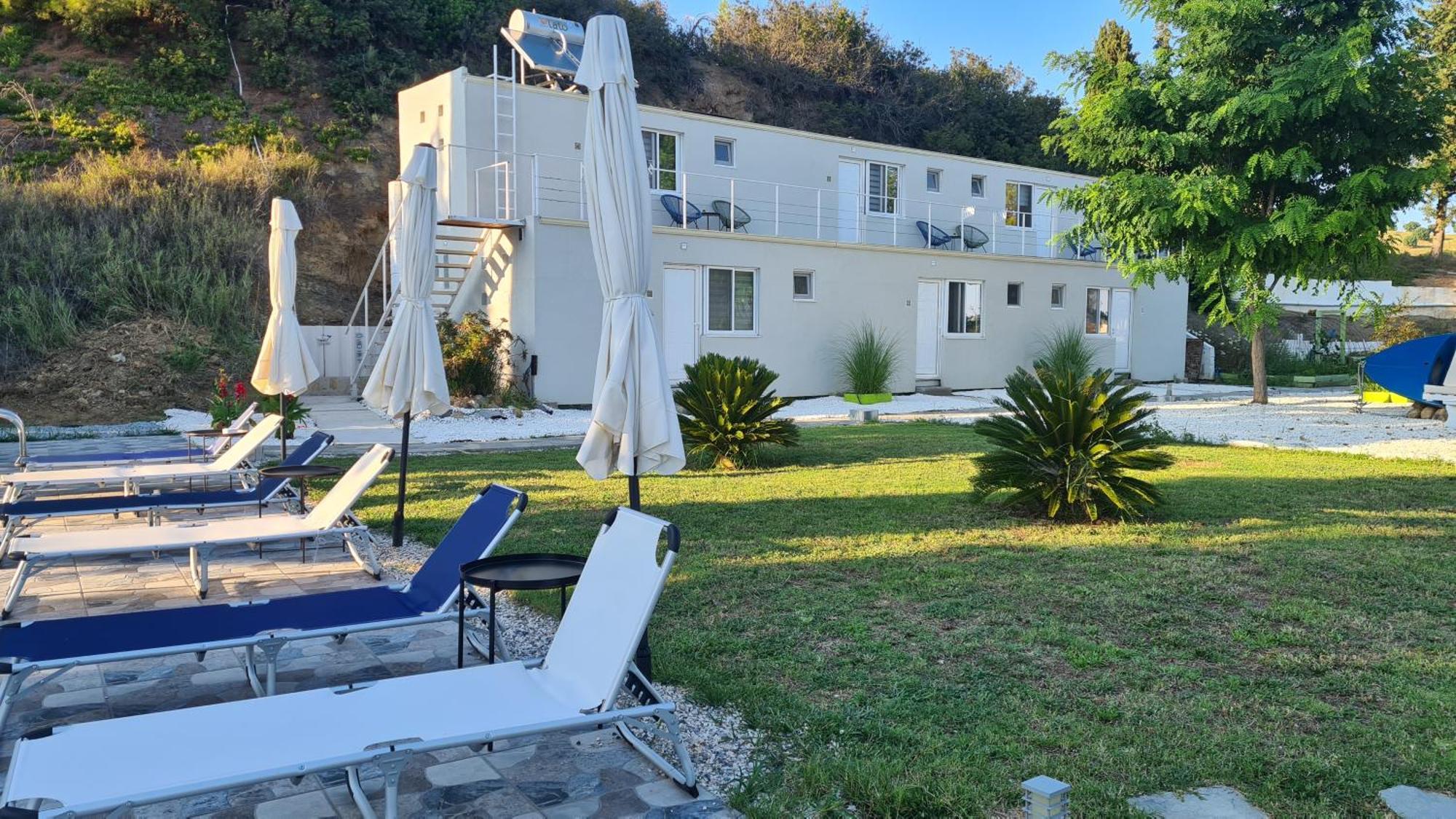 ניאה סקיוני Greco Paradise Suites - Adult Only מראה חיצוני תמונה